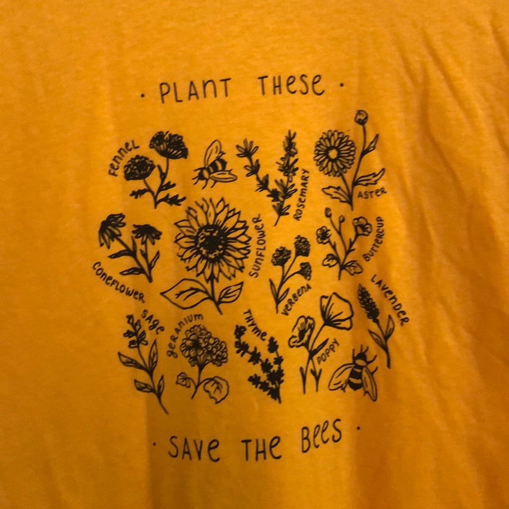 🌻🐝 NWOT Plant These, Save the Bees tee
